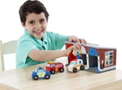 Melissa & Doug Rettungsdienstgarage Aus Holz 8 Melissa & Doug Rettungsdienstgarage Aus Holz -Spielzeug Geschaft 10729291 04
