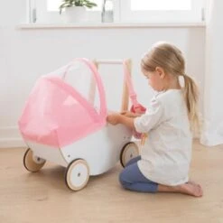 Howa Puppenwagen Aus Holz Mit Faltbarem Verdeck "Cozy Cactus" 7 Howa Puppenwagen Aus Holz Mit Faltbarem Verdeck "Cozy Cactus" -Spielzeug Geschaft 19570451 04