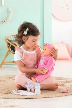 Corolle Mon Grand Poupon - Lucille Interaktiv Mit 8 Funktionen, Weichkörperpuppe Mit Schlafaugen, 42 Cm 10 Corolle Mon Grand Poupon - Lucille Interaktiv Mit 8 Funktionen, Weichkörperpuppe Mit Schlafaugen, 42 Cm -Spielzeug Geschaft 22409014 05