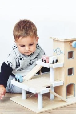 Mamabrum Holzparkplatz Mit 3 Ebenen Und Hubschrauberlandeplatz, Spielgarage Holzgarage Mit 4 Autos 9 Mamabrum Holzparkplatz Mit 3 Ebenen Und Hubschrauberlandeplatz, Spielgarage Holzgarage Mit 4 Autos -Spielzeug Geschaft 25036920 04