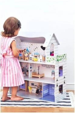 Mamabrum Puppenhaus Aus Holz Mit Terrasse, Möbeln Und Puppen - 3 Spielebenen 8 Mamabrum Puppenhaus Aus Holz Mit Terrasse, Möbeln Und Puppen - 3 Spielebenen -Spielzeug Geschaft 25257741 03