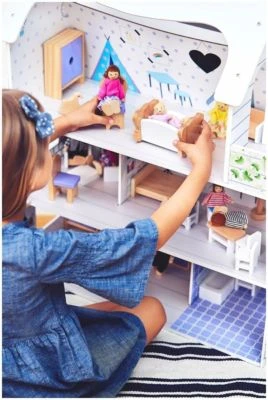 Mamabrum Puppenhaus Aus Holz Mit Terrasse, Möbeln Und Puppen - 3 Spielebenen 5 Mamabrum Puppenhaus Aus Holz Mit Terrasse, Möbeln Und Puppen - 3 Spielebenen - Image 5