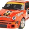Geschenkset Jägermeister Motor Sport Zum 50. Jubiläum Mit Dem Rennwagen Porsche 934 RSR, Revell Modellbausatz Mit Basiszubehör Im Maßstab 1:24, 104 Teile, 17,9 Cm