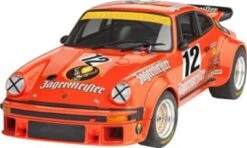Geschenkset Jägermeister Motor Sport Zum 50. Jubiläum Mit Dem Rennwagen Porsche 934 RSR, Revell Modellbausatz Mit Basiszubehör Im Maßstab 1:24, 104 Teile, 17,9 Cm