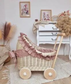 TinaForKids Puppenwagen Mit Bettwäscheset Aus Weiden Und Holz, Natur/Altrosa -Spielzeug Geschaft 29721275 05