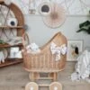 TinaForKids Puppenwagen Mit Bettwäscheset Aus Weiden Und Holz, Natur/Weiß