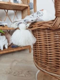 TinaForKids Puppenwagen Mit Bettwäscheset Aus Weiden Und Holz, Natur/Weiß 9 TinaForKids Puppenwagen Mit Bettwäscheset Aus Weiden Und Holz, Natur/Weiß -Spielzeug Geschaft 29721279 05